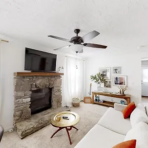  Holiday home Charming East Escape